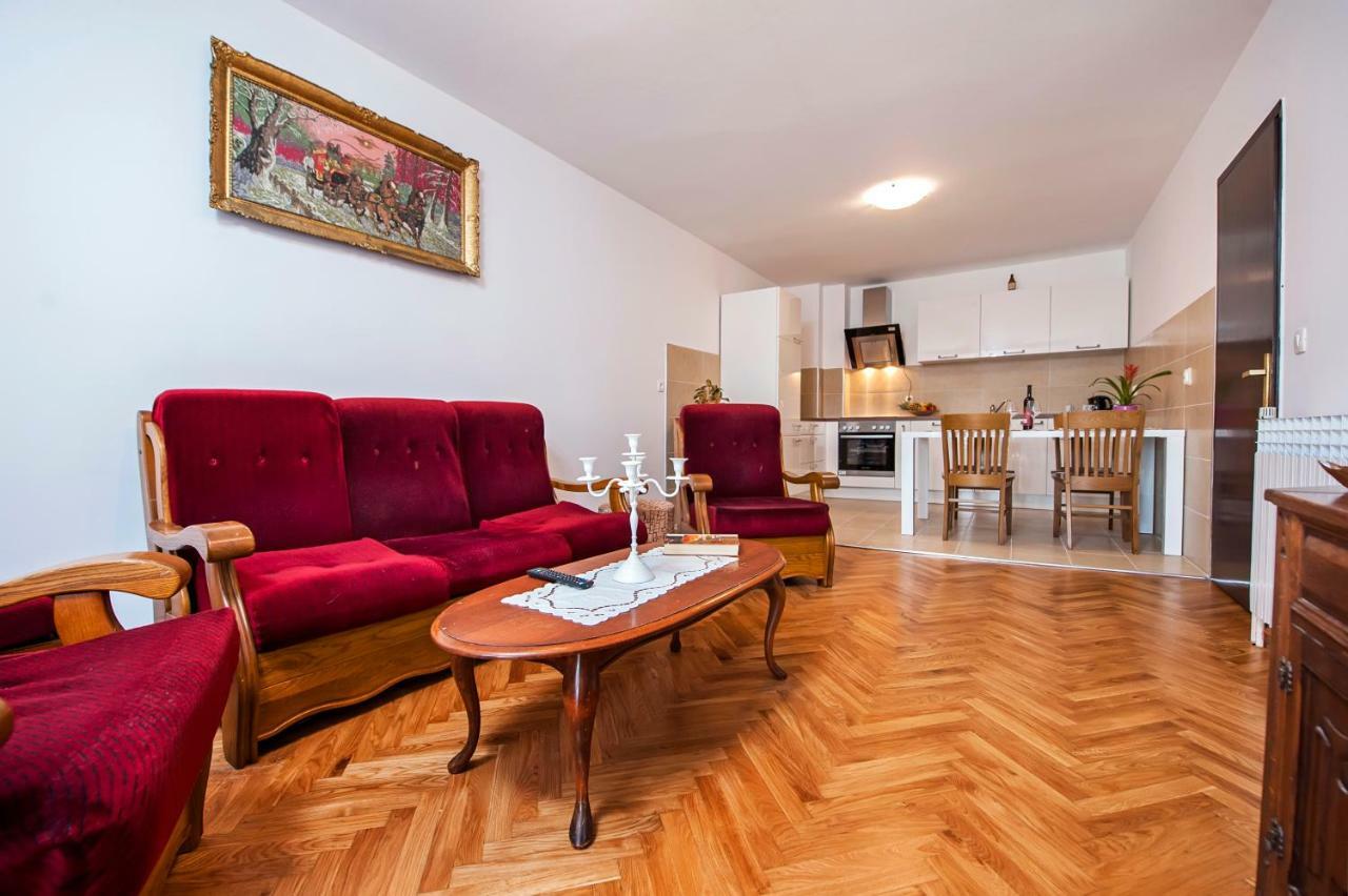 Apartment Valentina Ровінь Екстер'єр фото