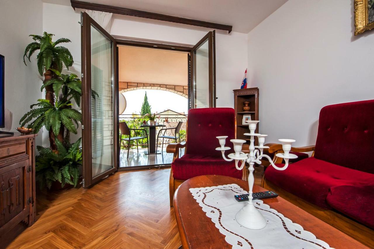 Apartment Valentina Ровінь Екстер'єр фото
