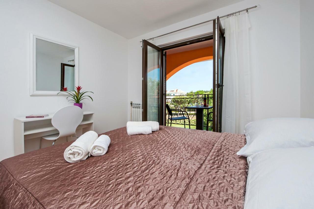 Apartment Valentina Ровінь Екстер'єр фото